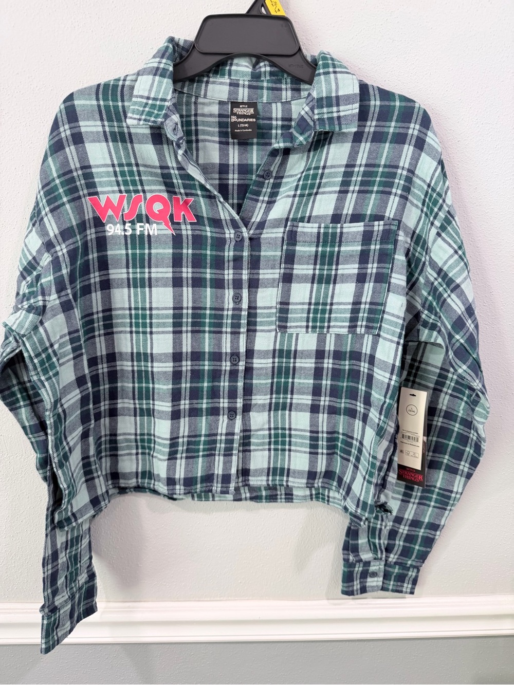 Stranger Things  No Boundaries Women's Cropped Flannel Shirt Green Graphic Large
